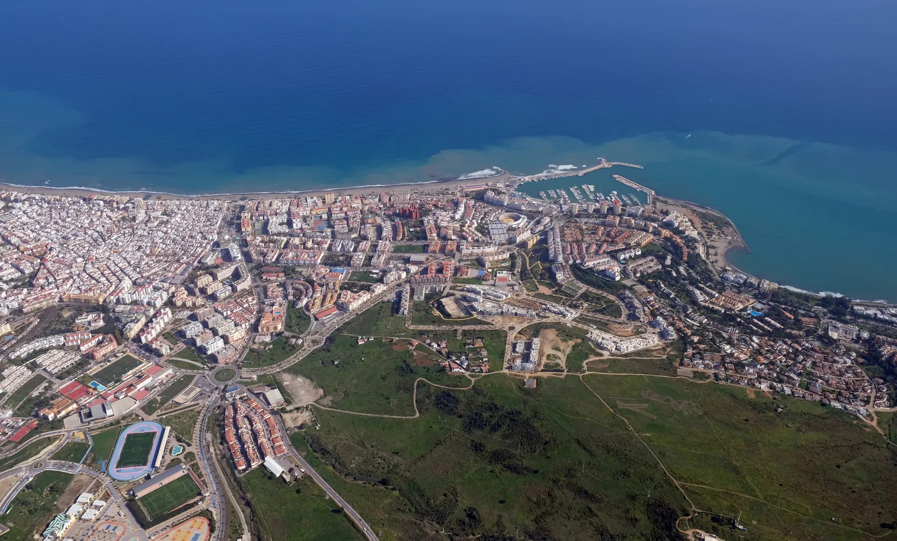 Vista panorámica de Estepona, Costa del Sol - Propiedades en venta