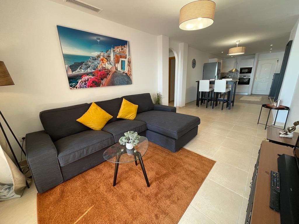 Apartamento con vistas al mar, licencia turística y 2 plazas de garaje en Benalmádena Pueblo
